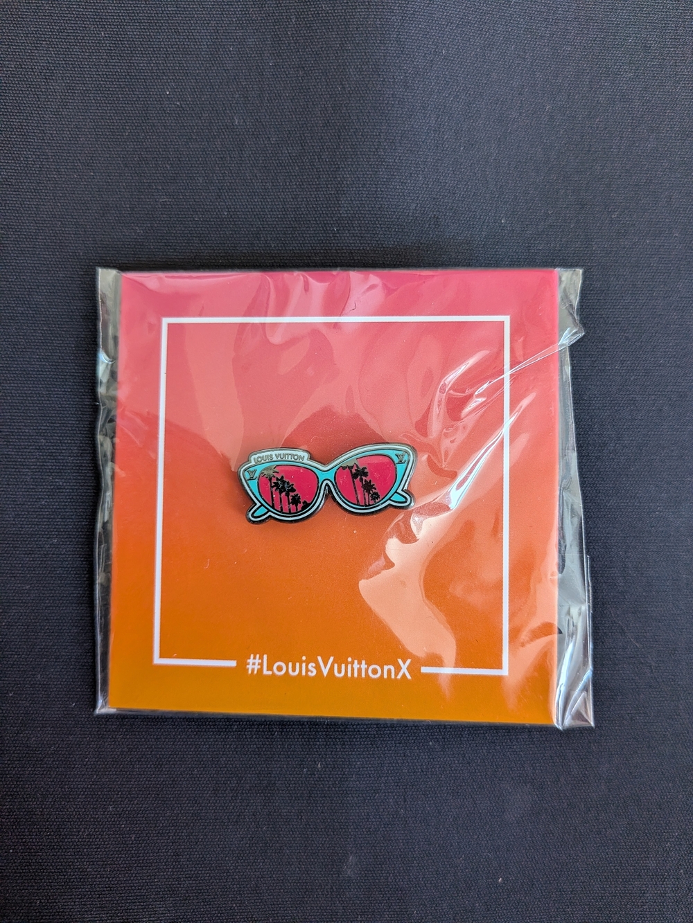 LOUIS VUITTON Beverly Hills Exhibition Sunglasses LouisVuittonX Enamel Pin *NEW*